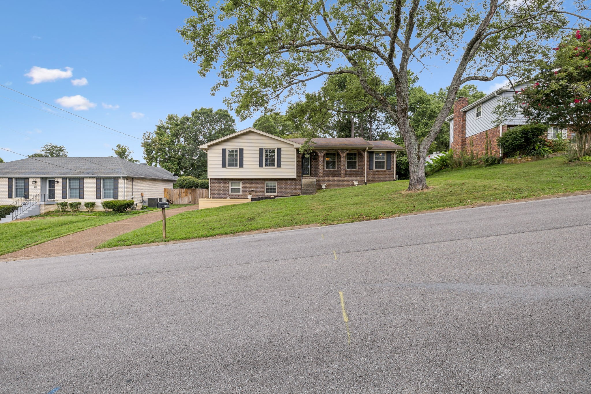 2509 Deerpath Dr