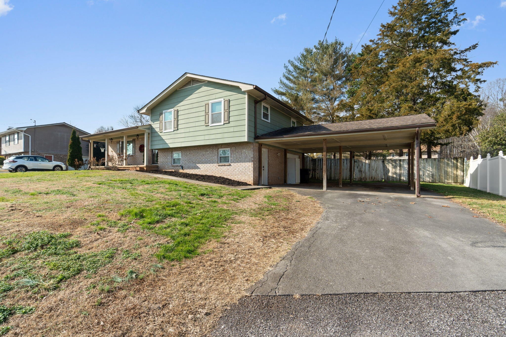 927 Tri Circle NE