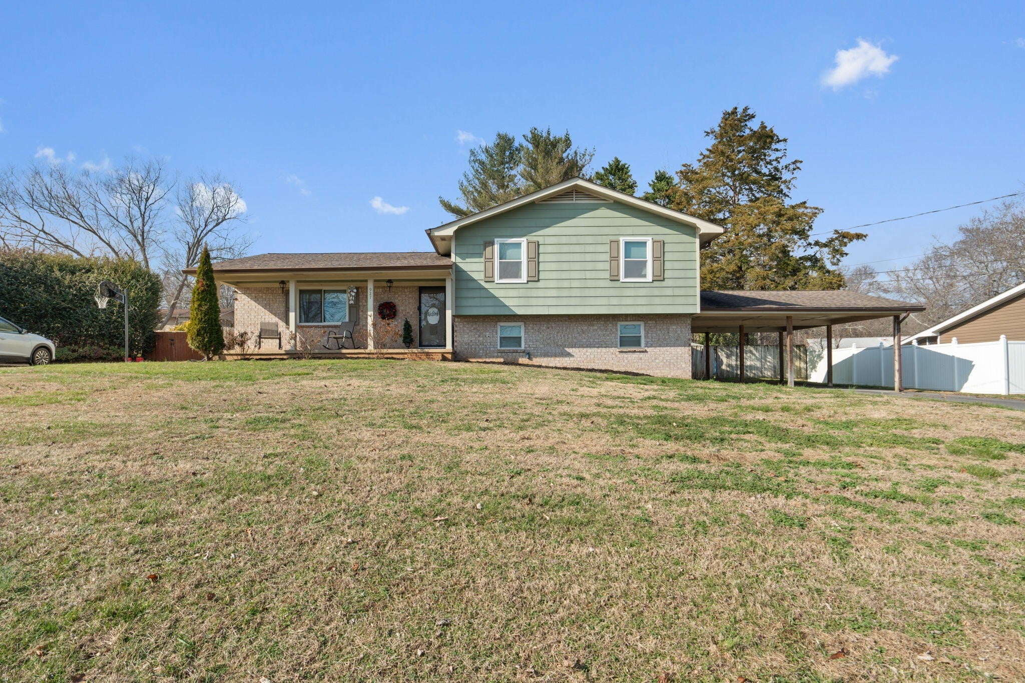 927 Tri Circle NE