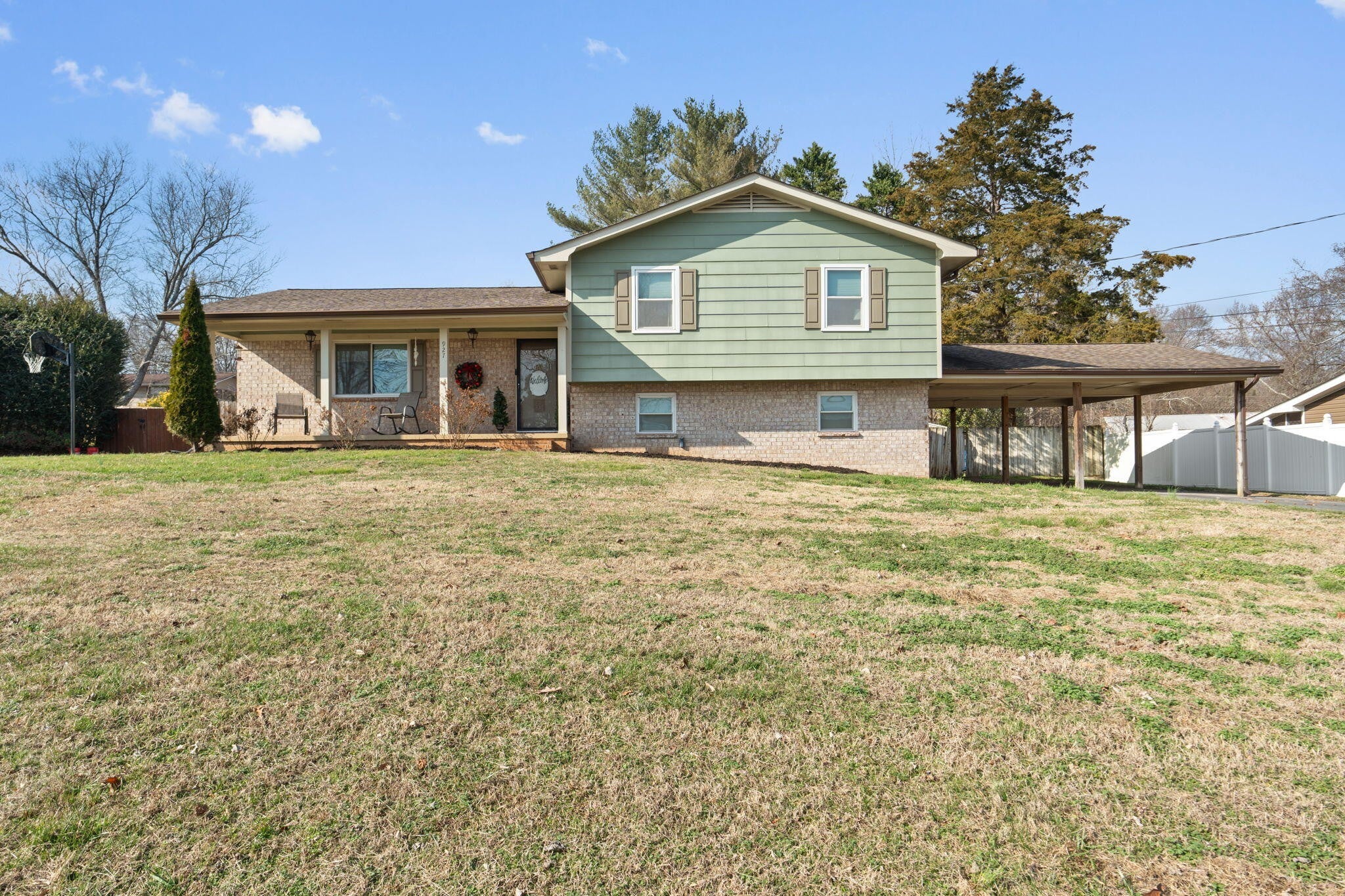 927 Tri Circle NE