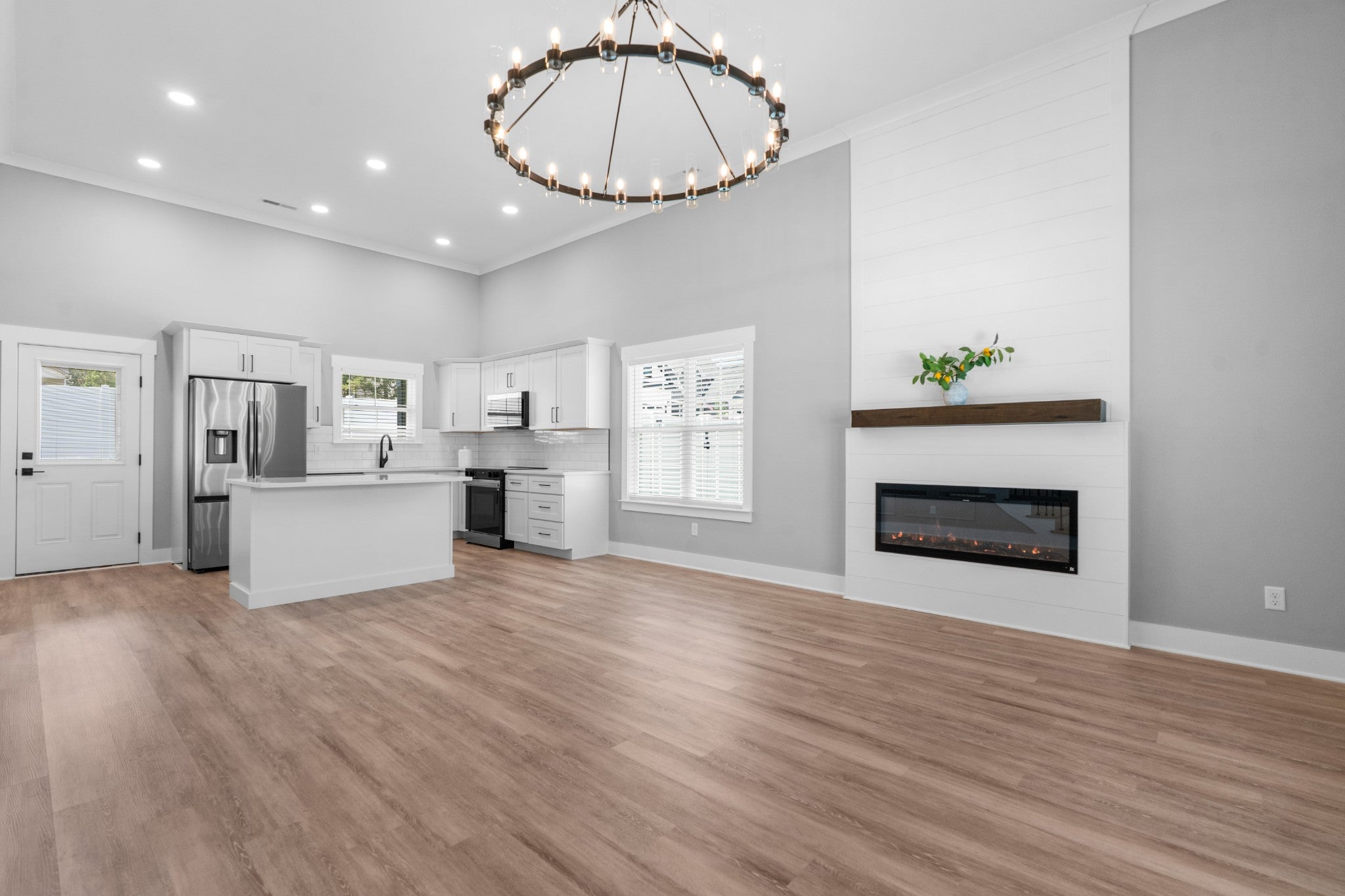 5121 Ella Ln NE