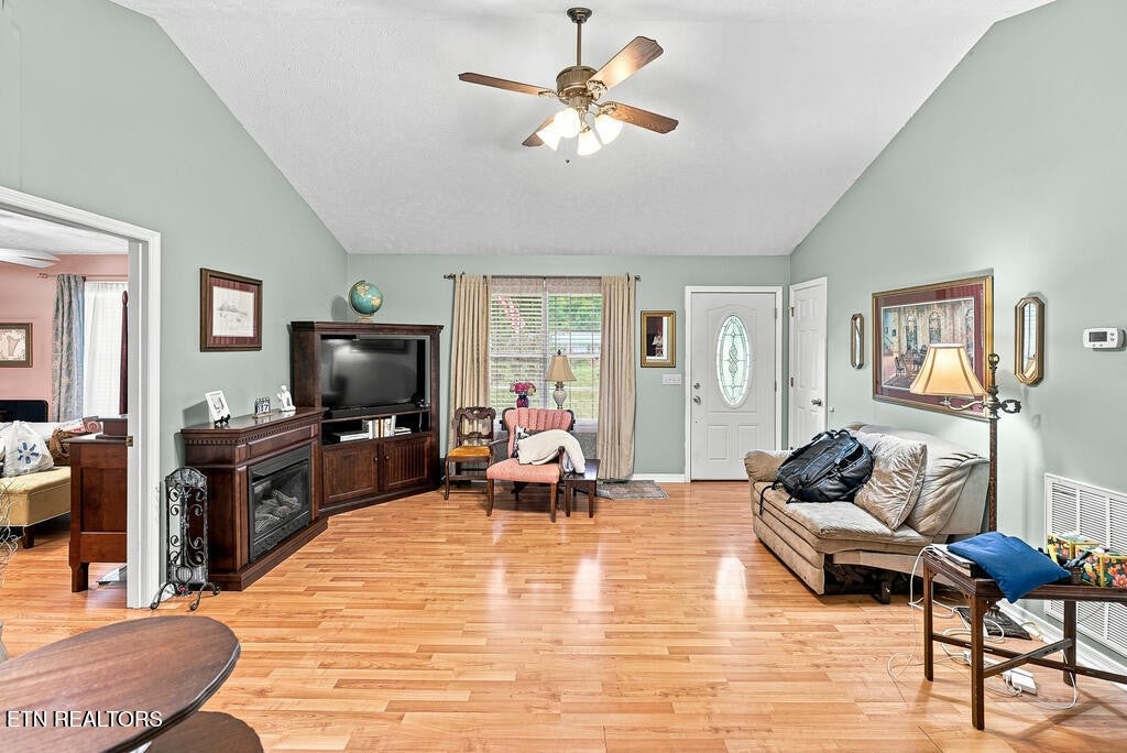 169 W Whitehall Rd