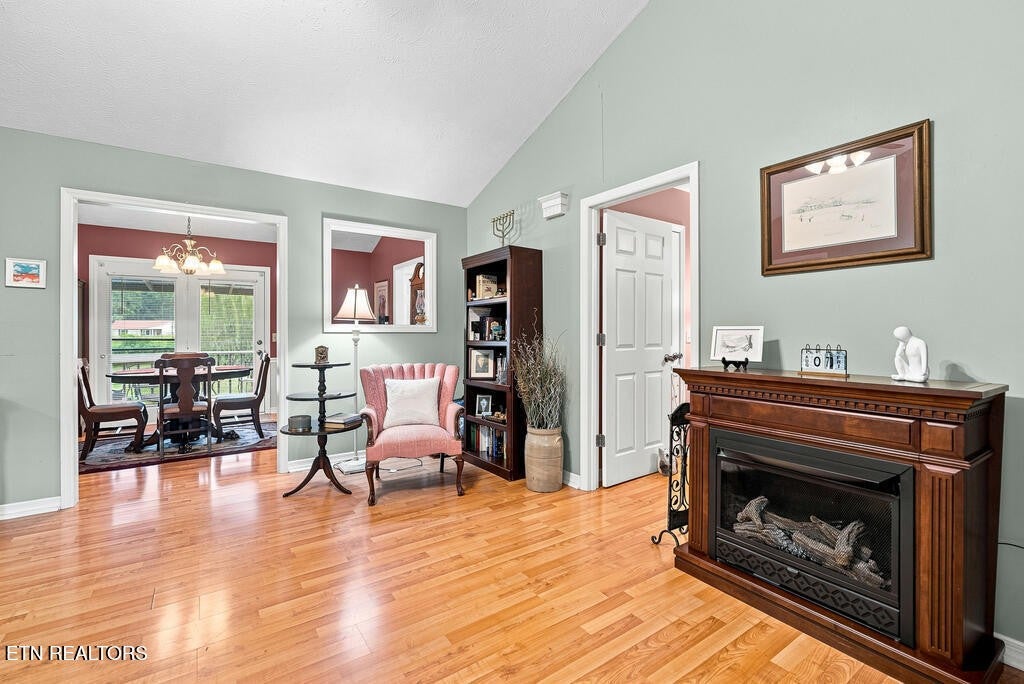 169 W Whitehall Rd