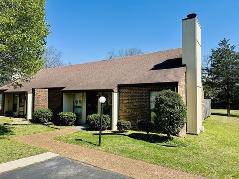 200 Castlewood Ln Lebanon TN 37087