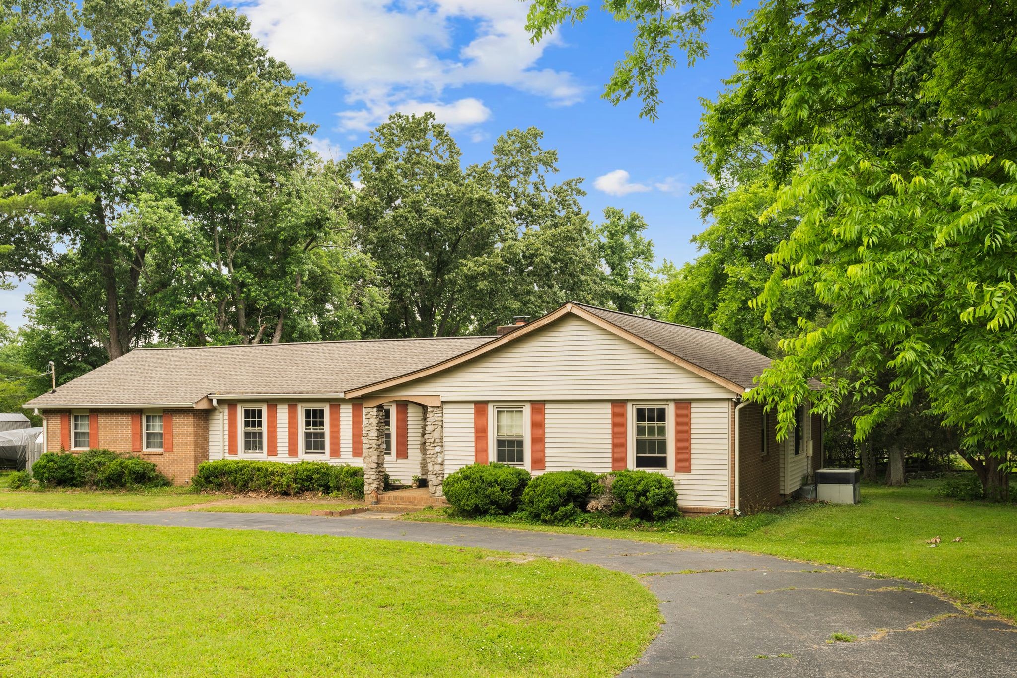 1011 Hickory Harbor Dr