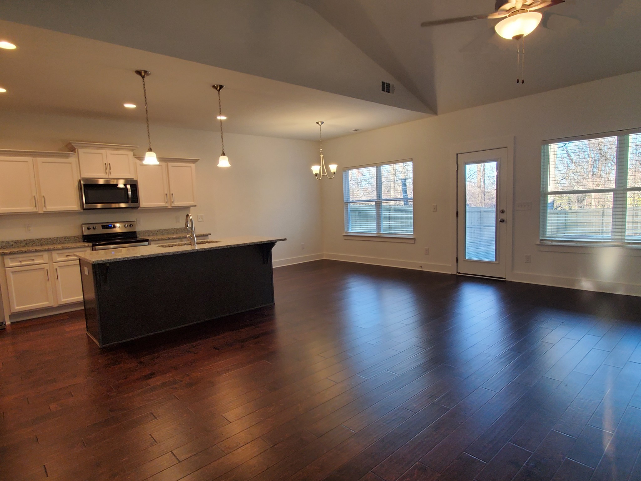 220 Hermitage Point Dr