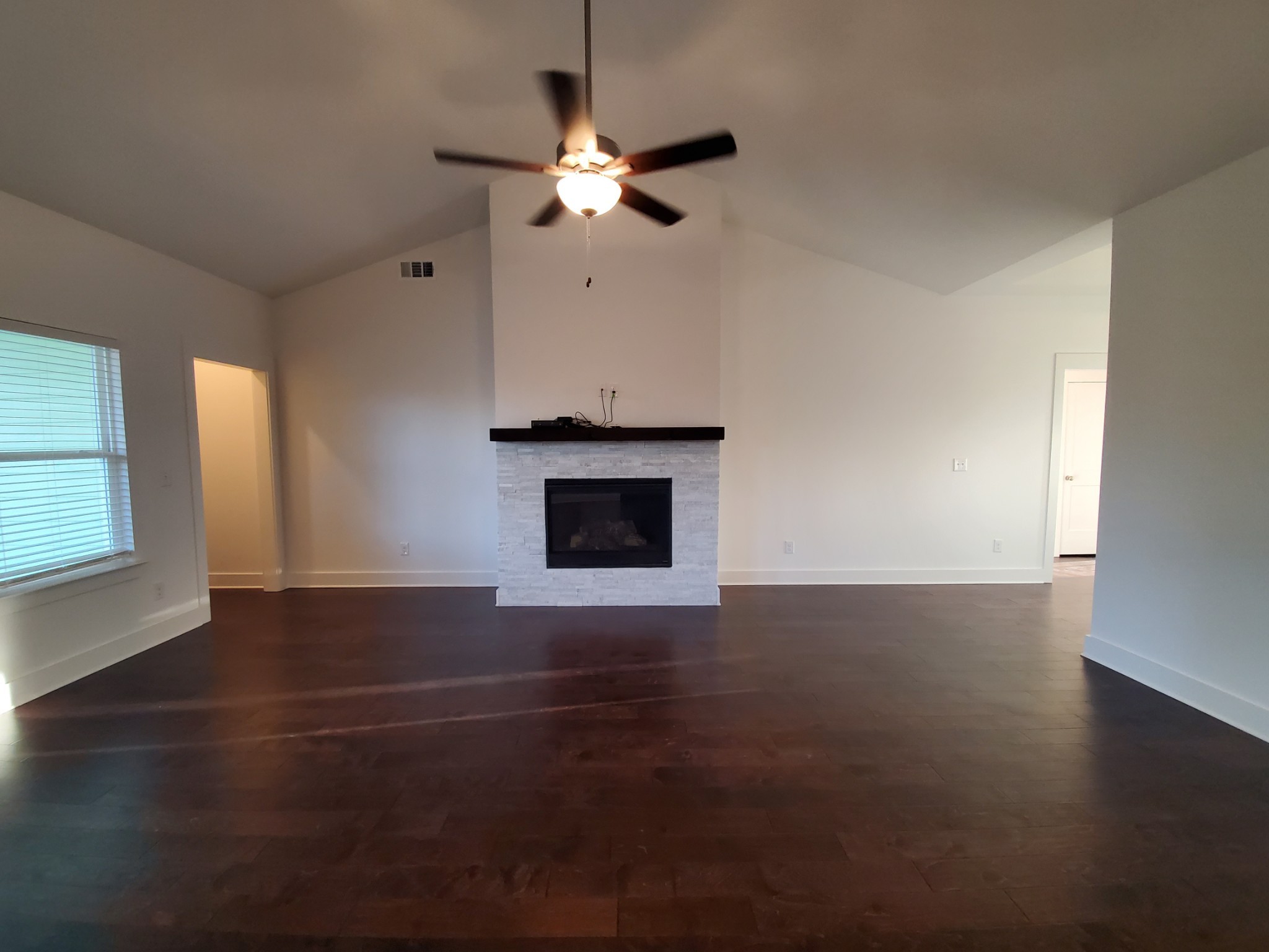 220 Hermitage Point Dr