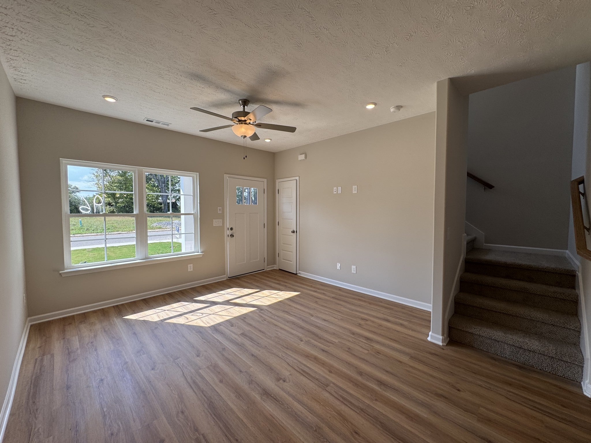 82 Laurel View St