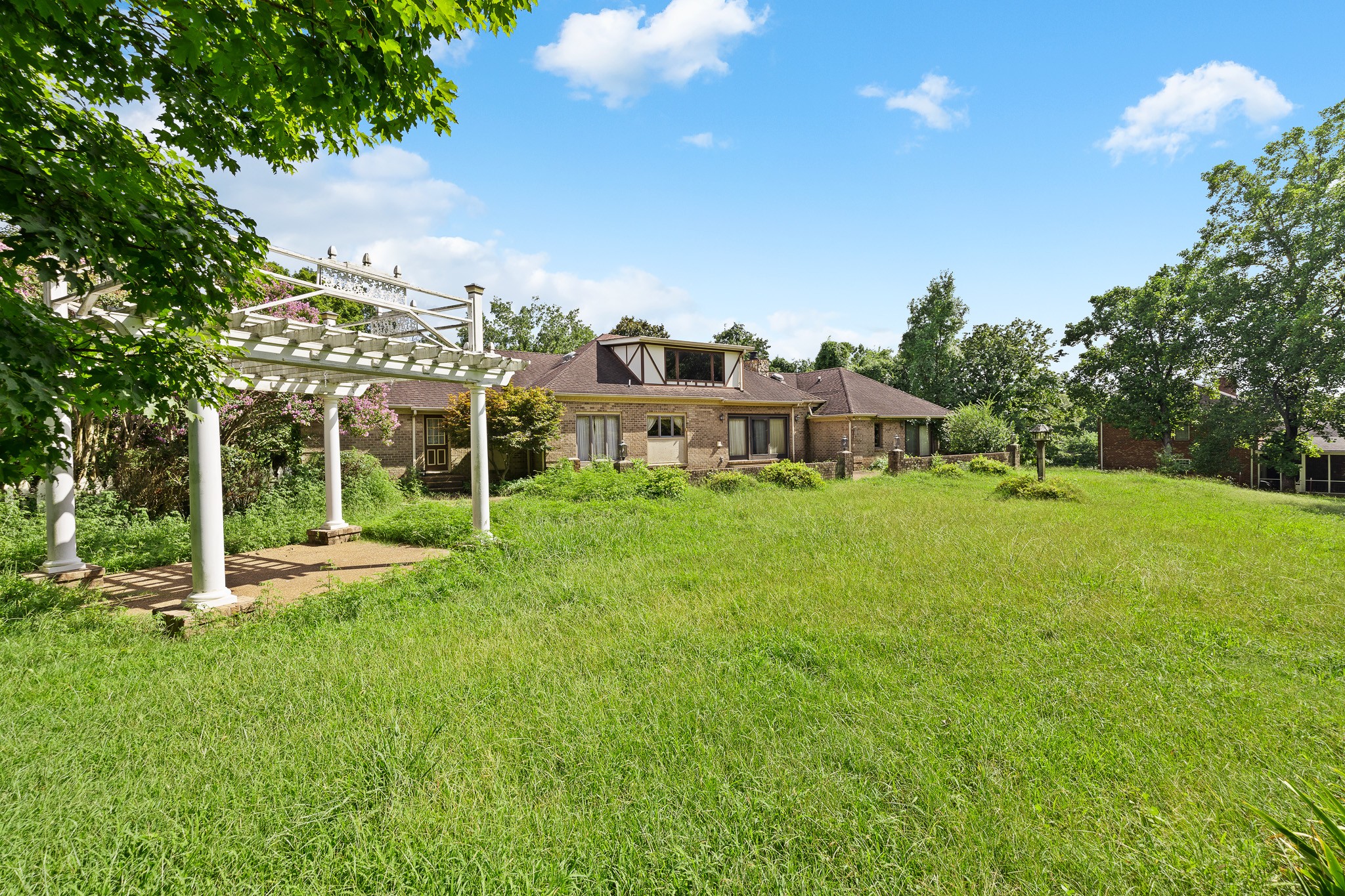 651 Old Lebanon Dirt Rd