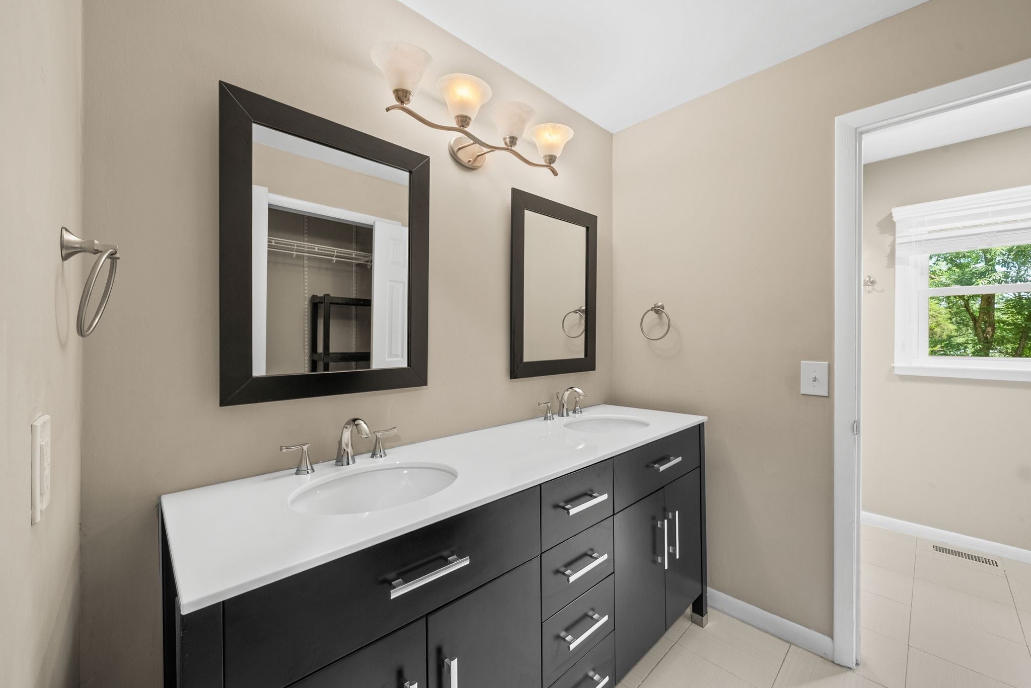 Picture for the property 3298145, 3 beds, 2.5 baths
