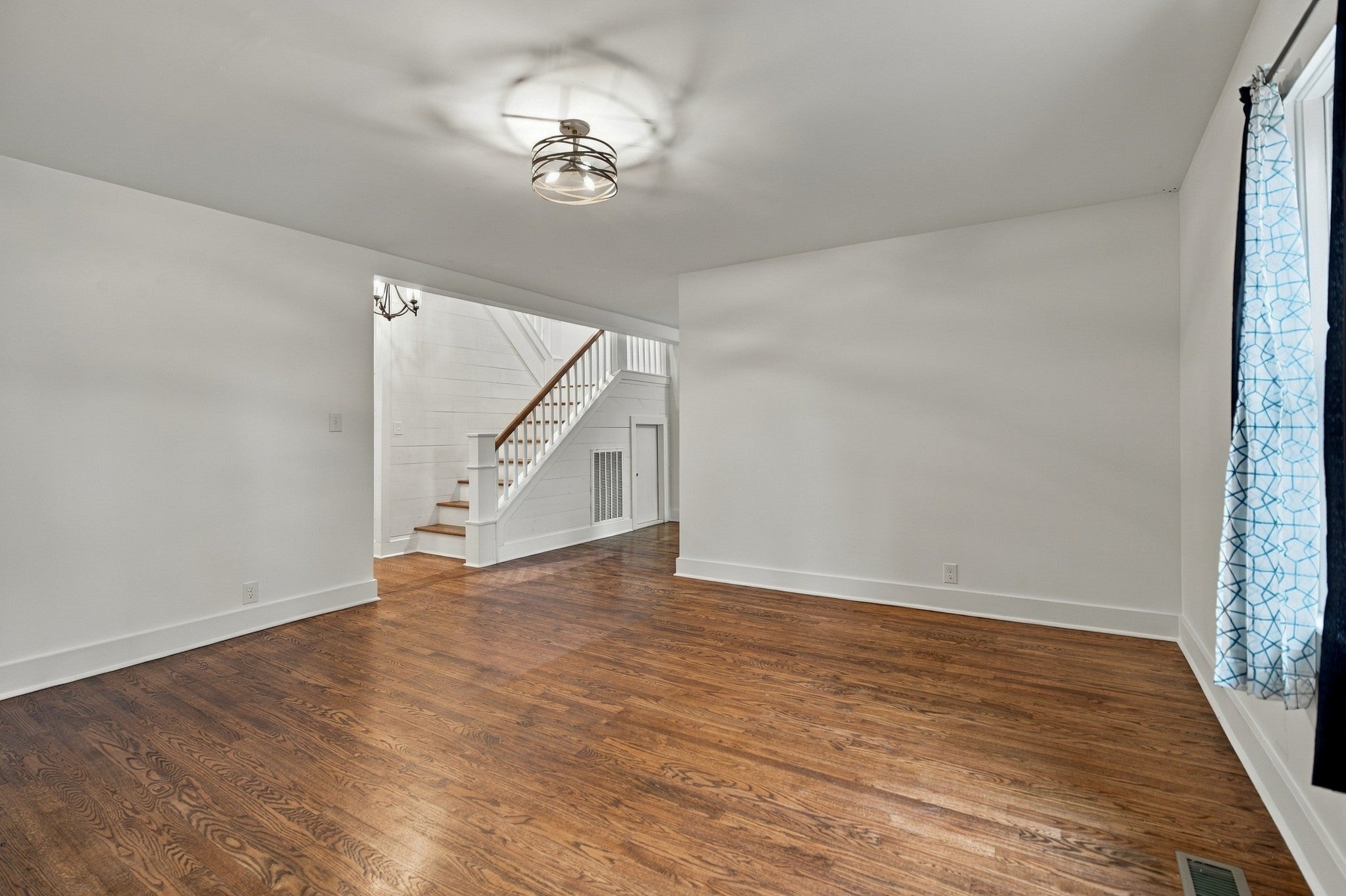 606 Thomas Ave
