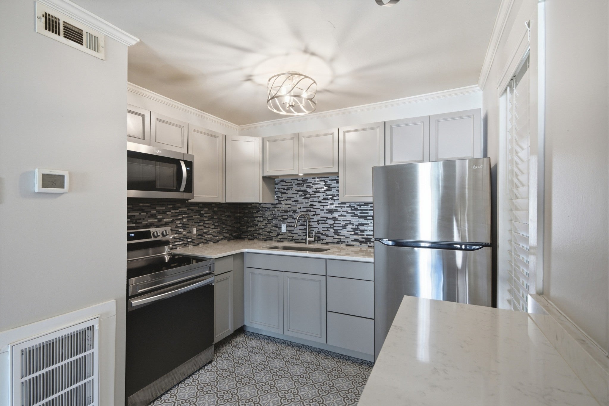 555 N DuPont Ave A21