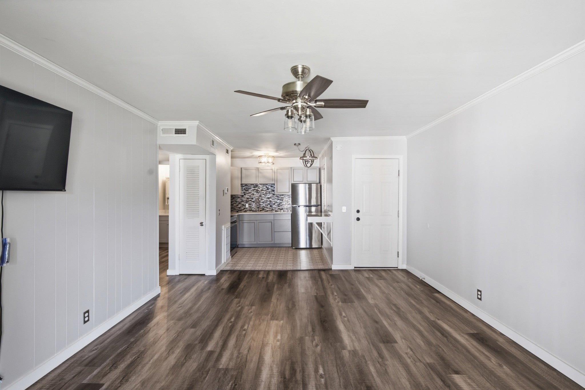 555 N DuPont Ave A21