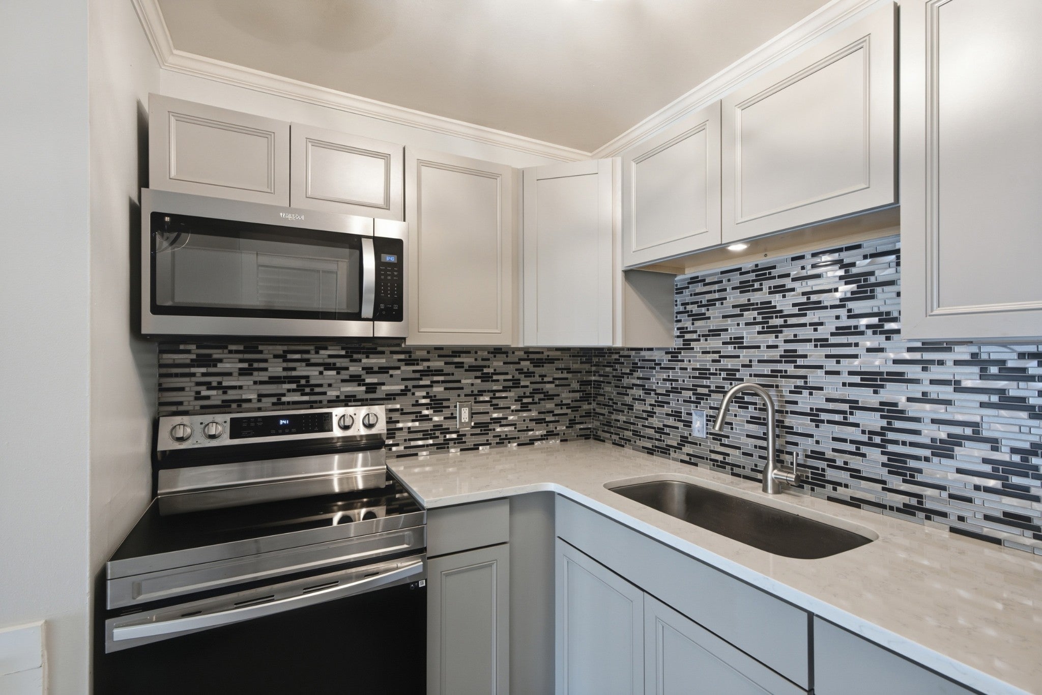 555 N DuPont Ave A21
