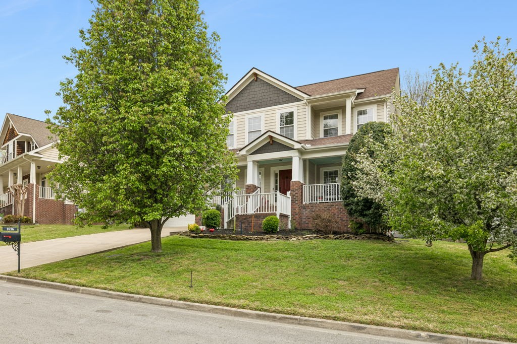 1836 Woodland Pointe Dr