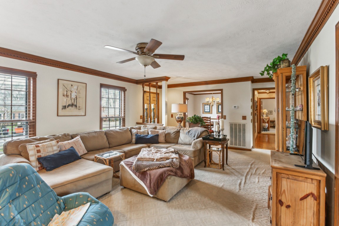 137 Paradise Dr