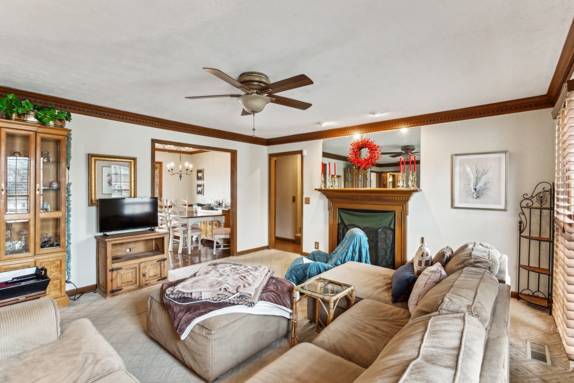 137 Paradise Dr