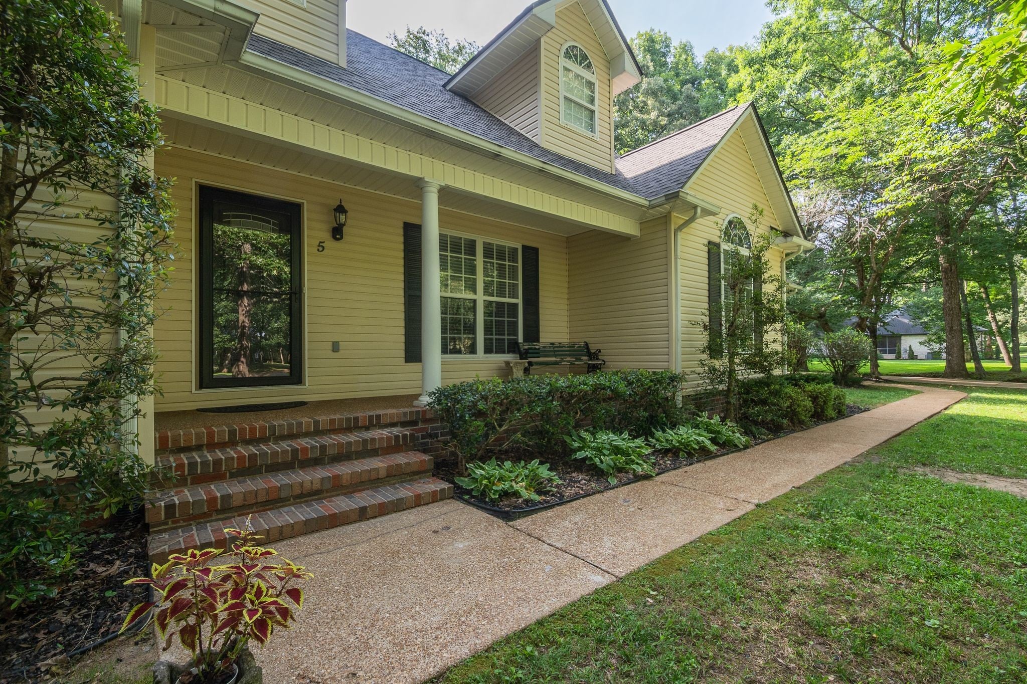 5 Woodland Cir
