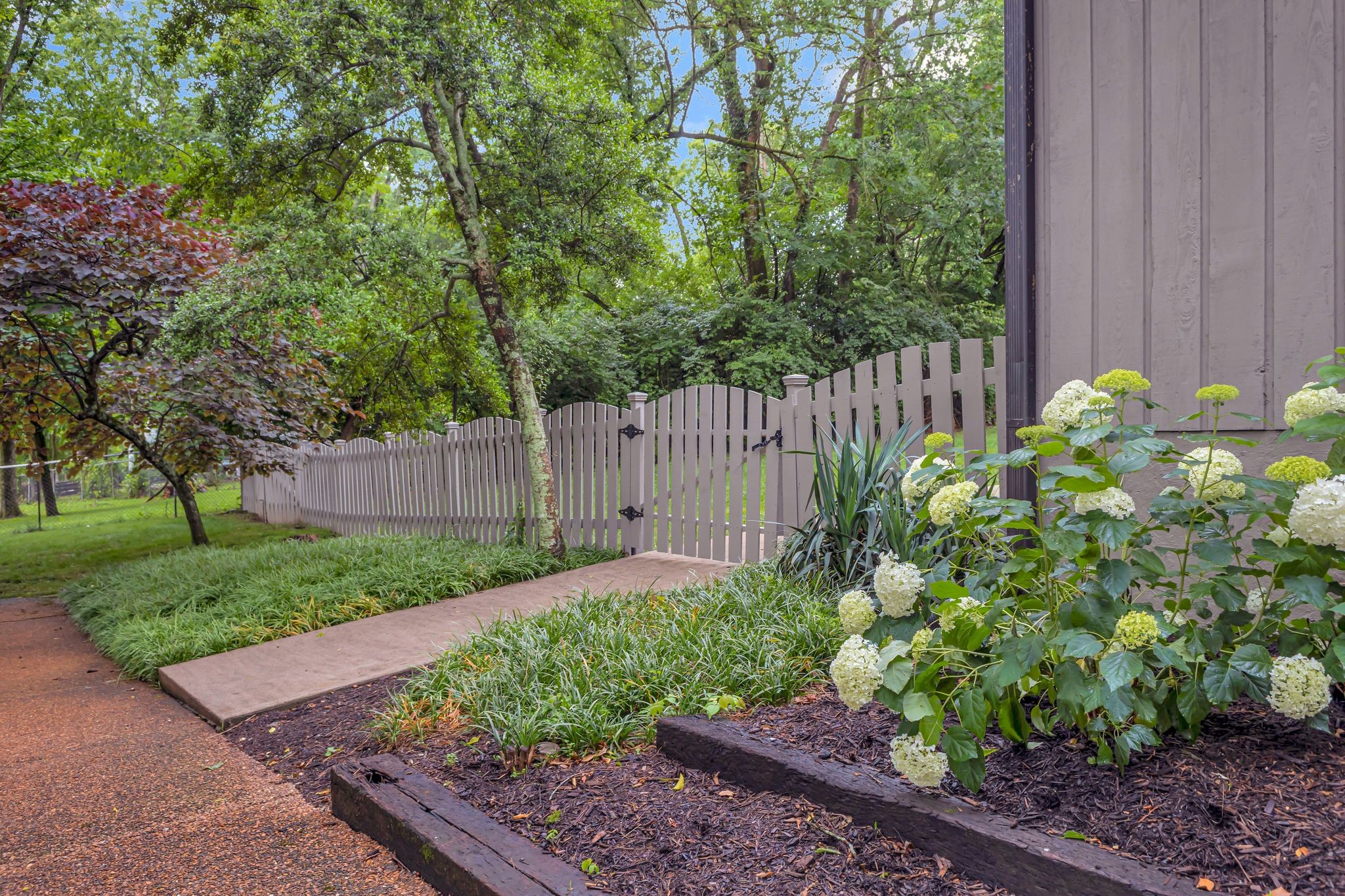 1002 Dickinson Lane