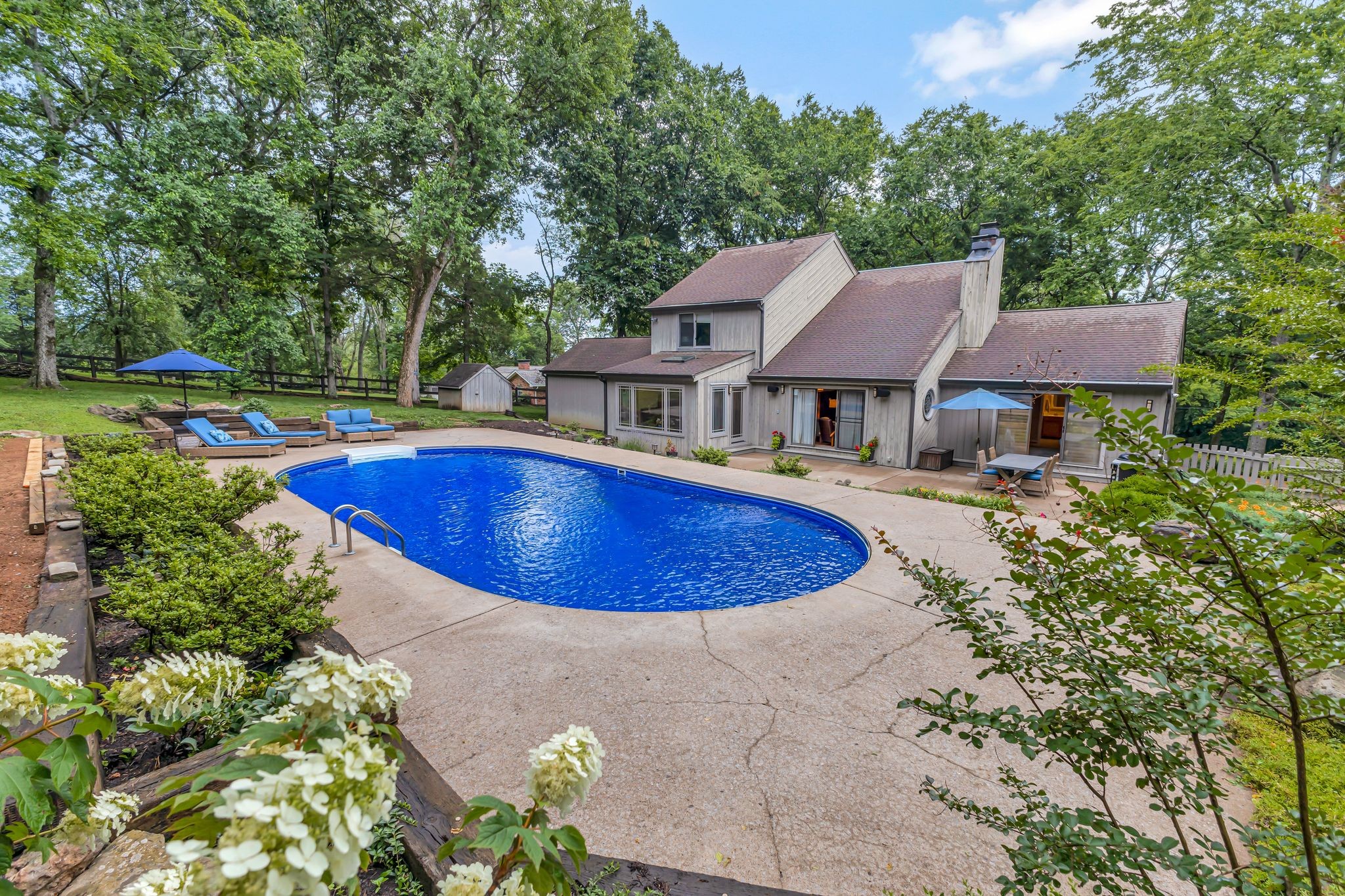 1002 Dickinson Lane