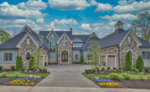8119 Mountaintop Dr College Grove TN 37046