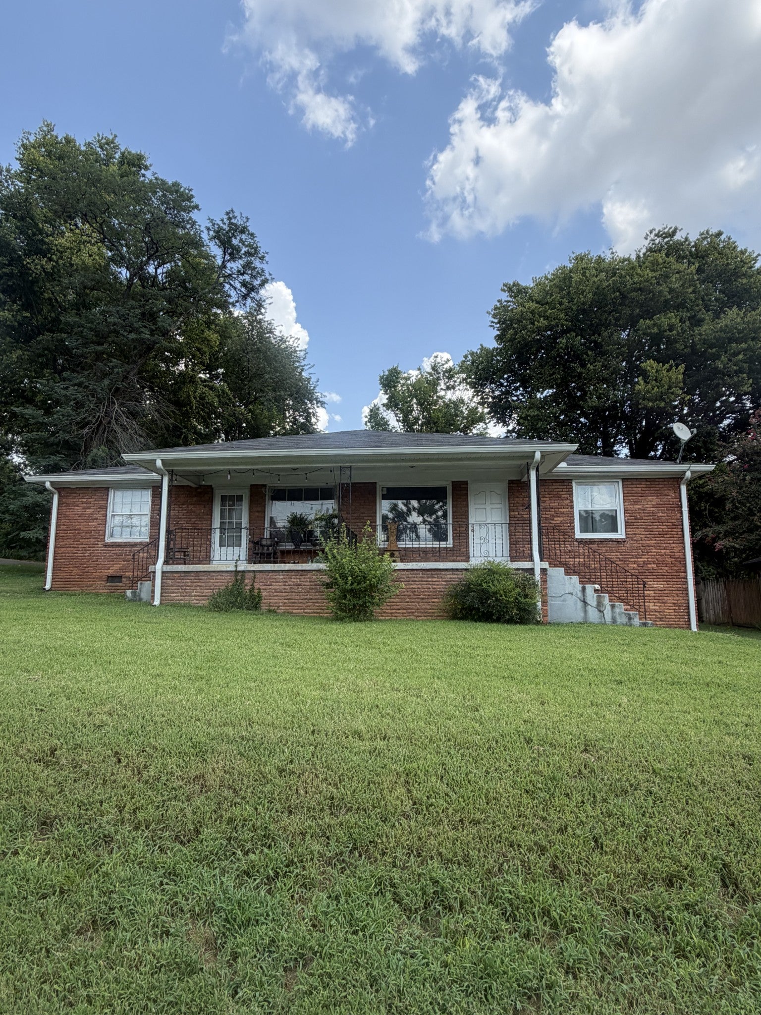 4-bed listing at 1706 Gale Ln, Nashville