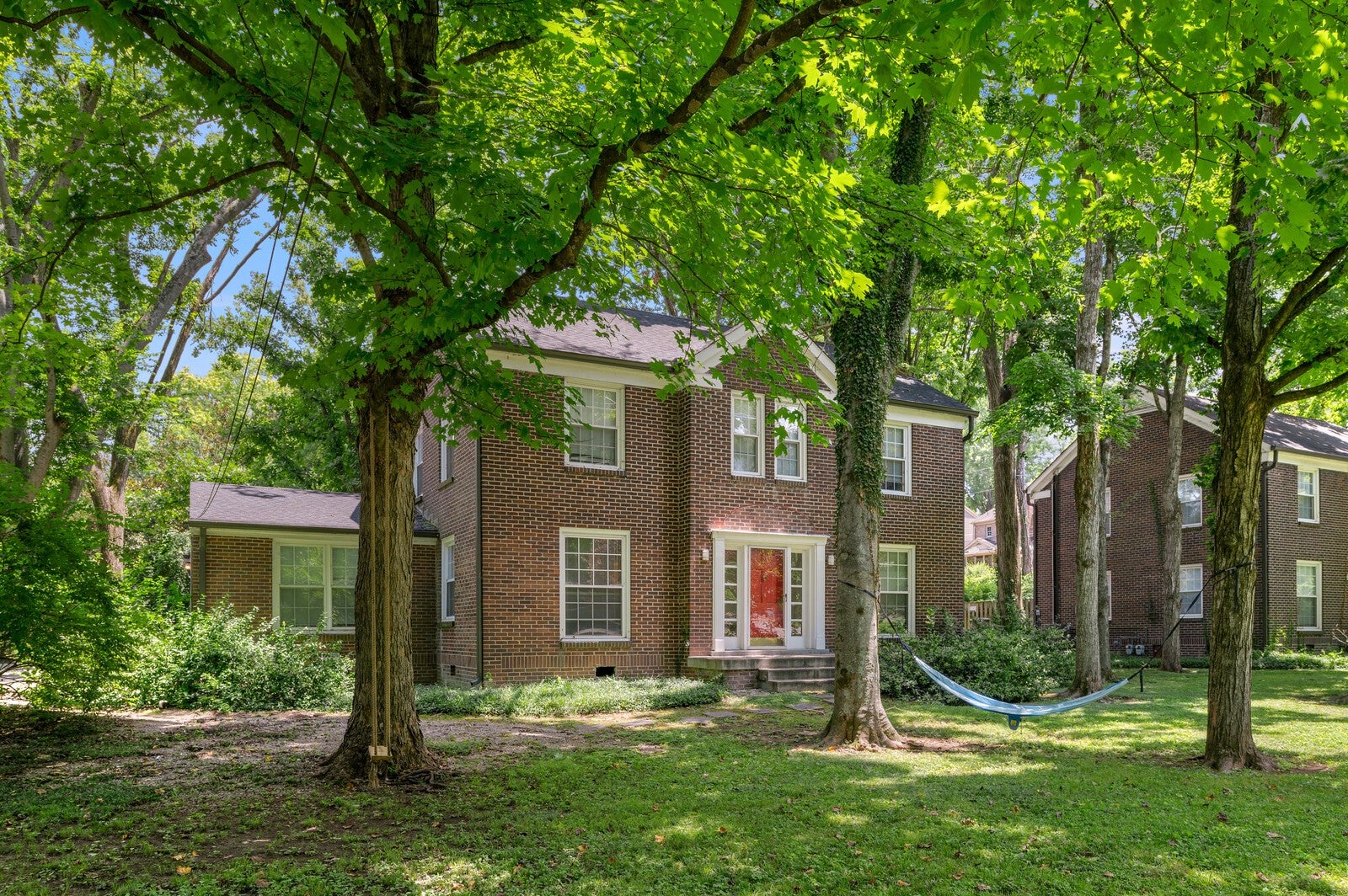 listing at 600 Bowling Ave, Nashville