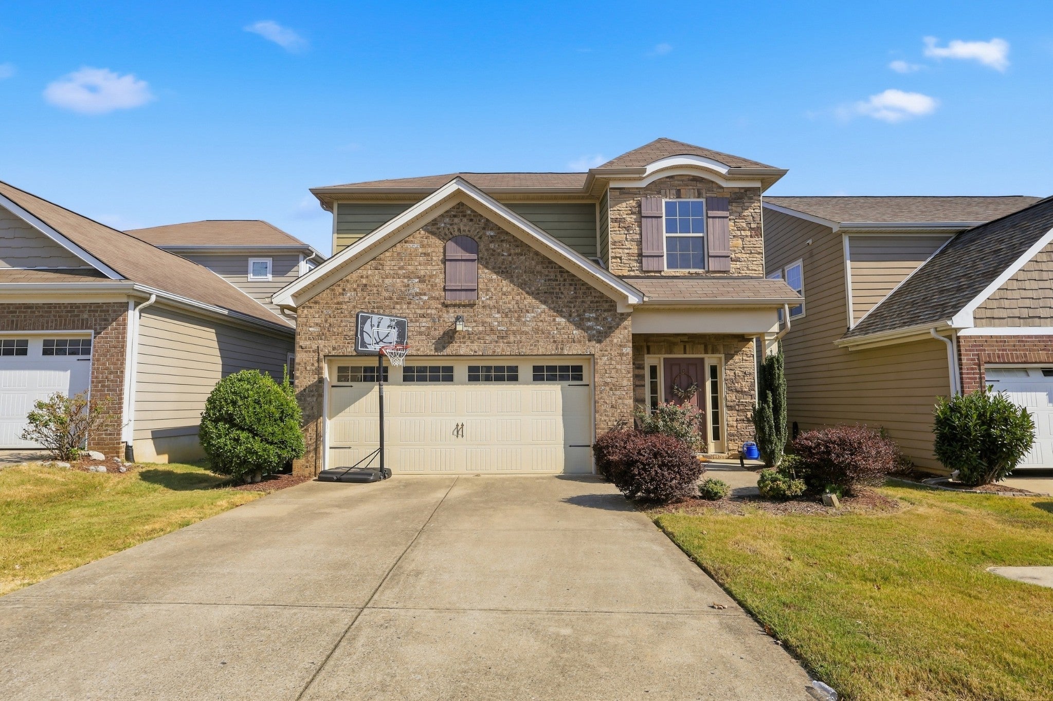 1025 Hemlock Dr