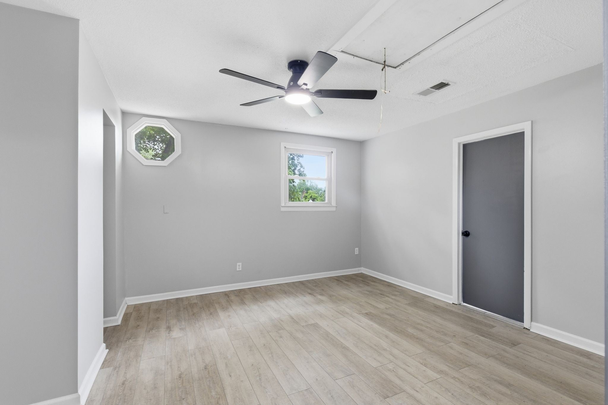 13 Charlemagne Blvd