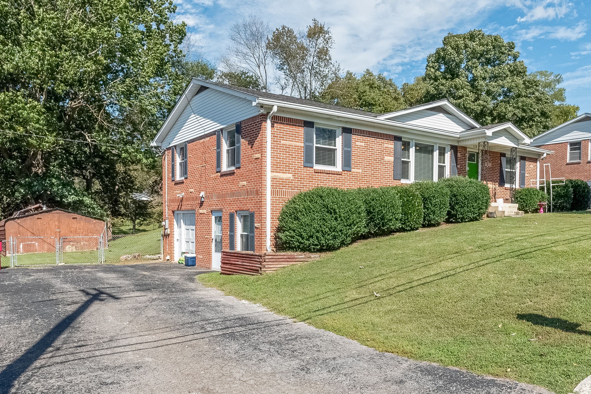 128 Jefferson Ave W