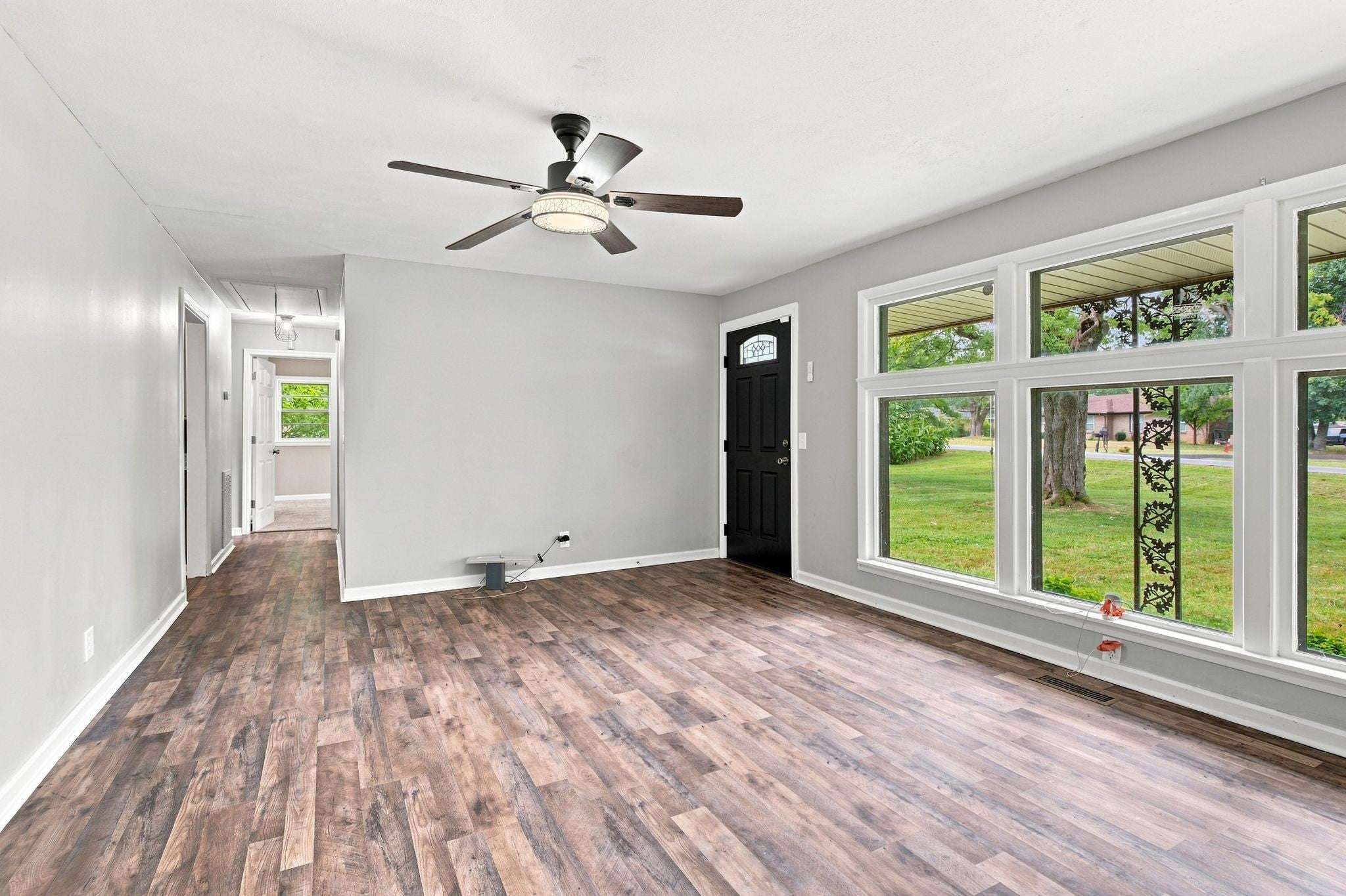 1302 Ellington Dr