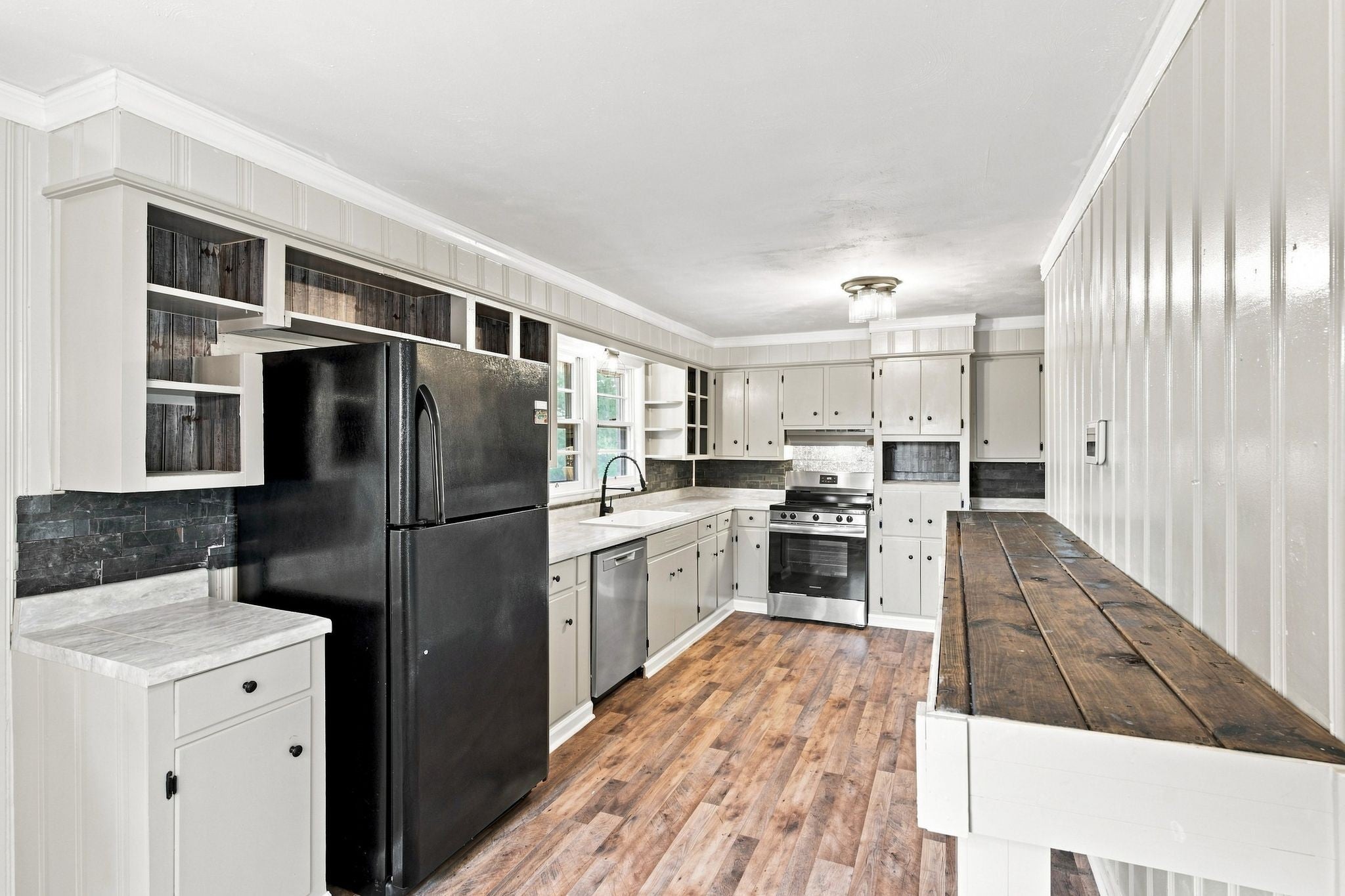1302 Ellington Dr