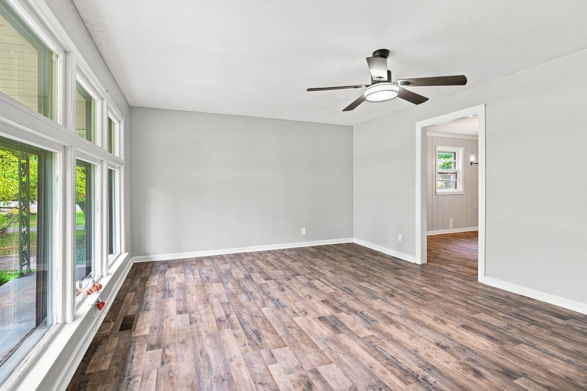 1302 Ellington Dr