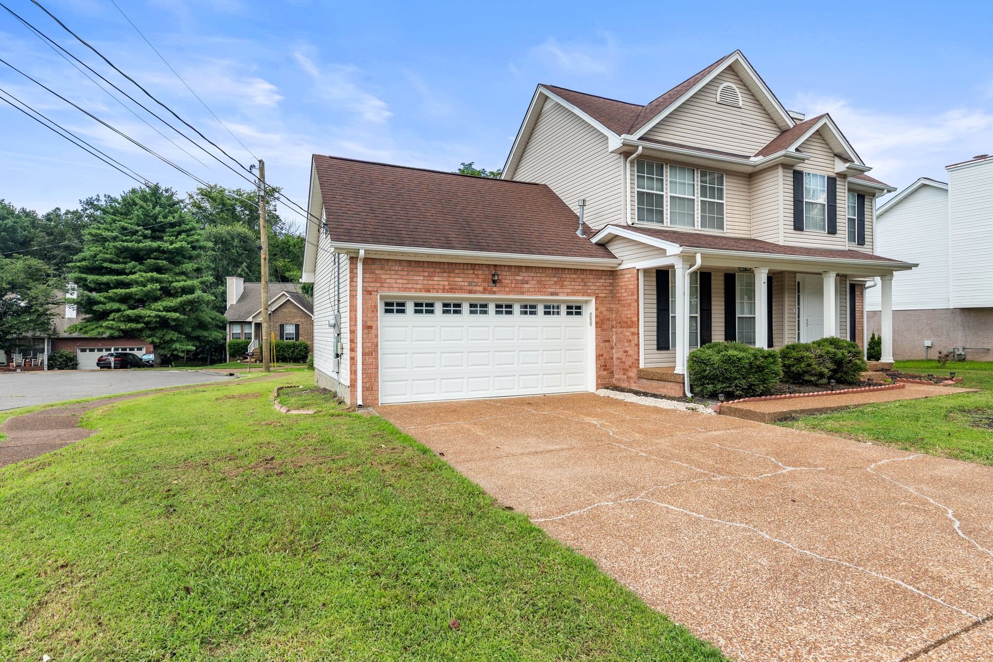 3737 Belle Oaks Dr