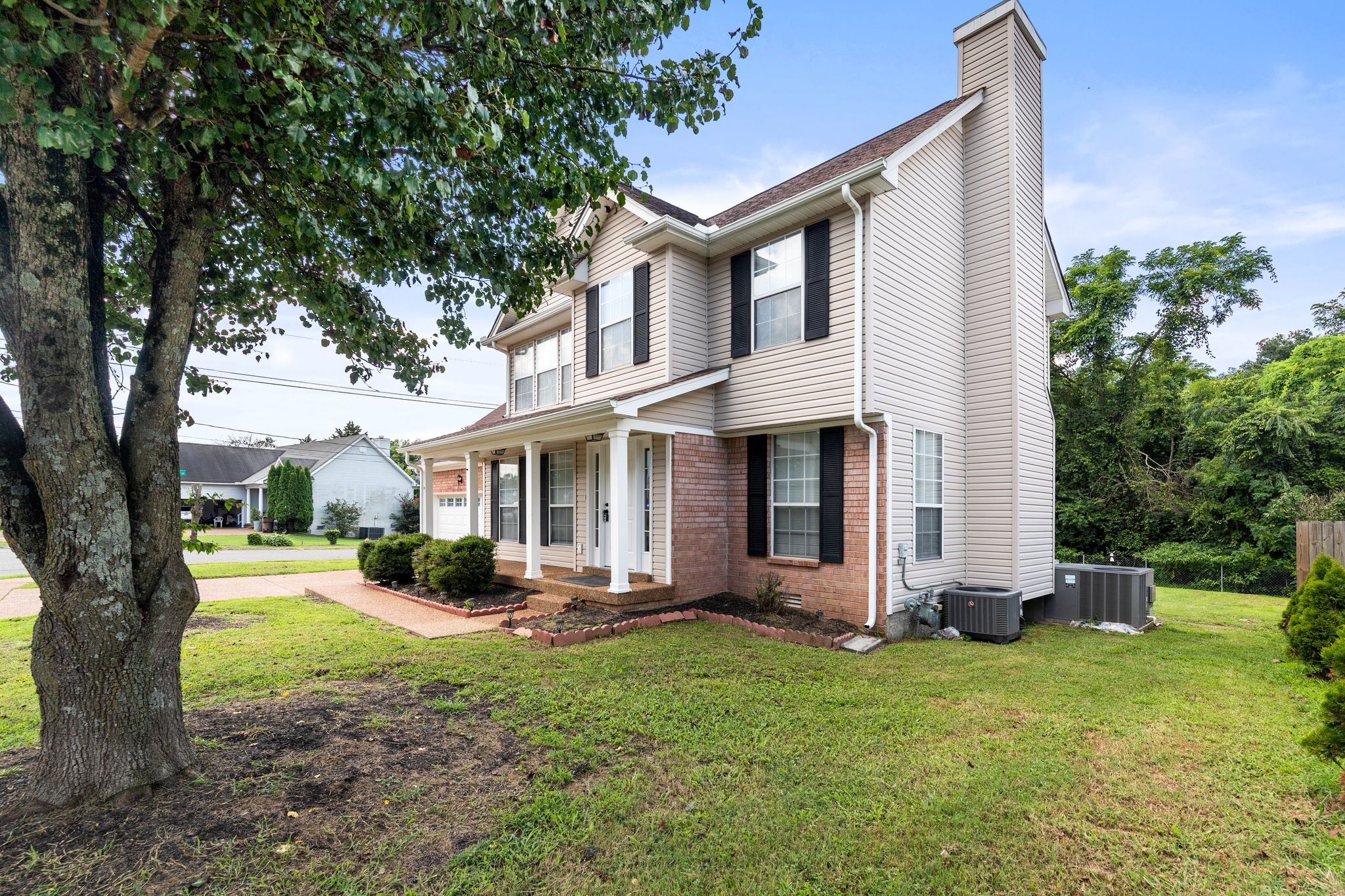 3737 Belle Oaks Dr
