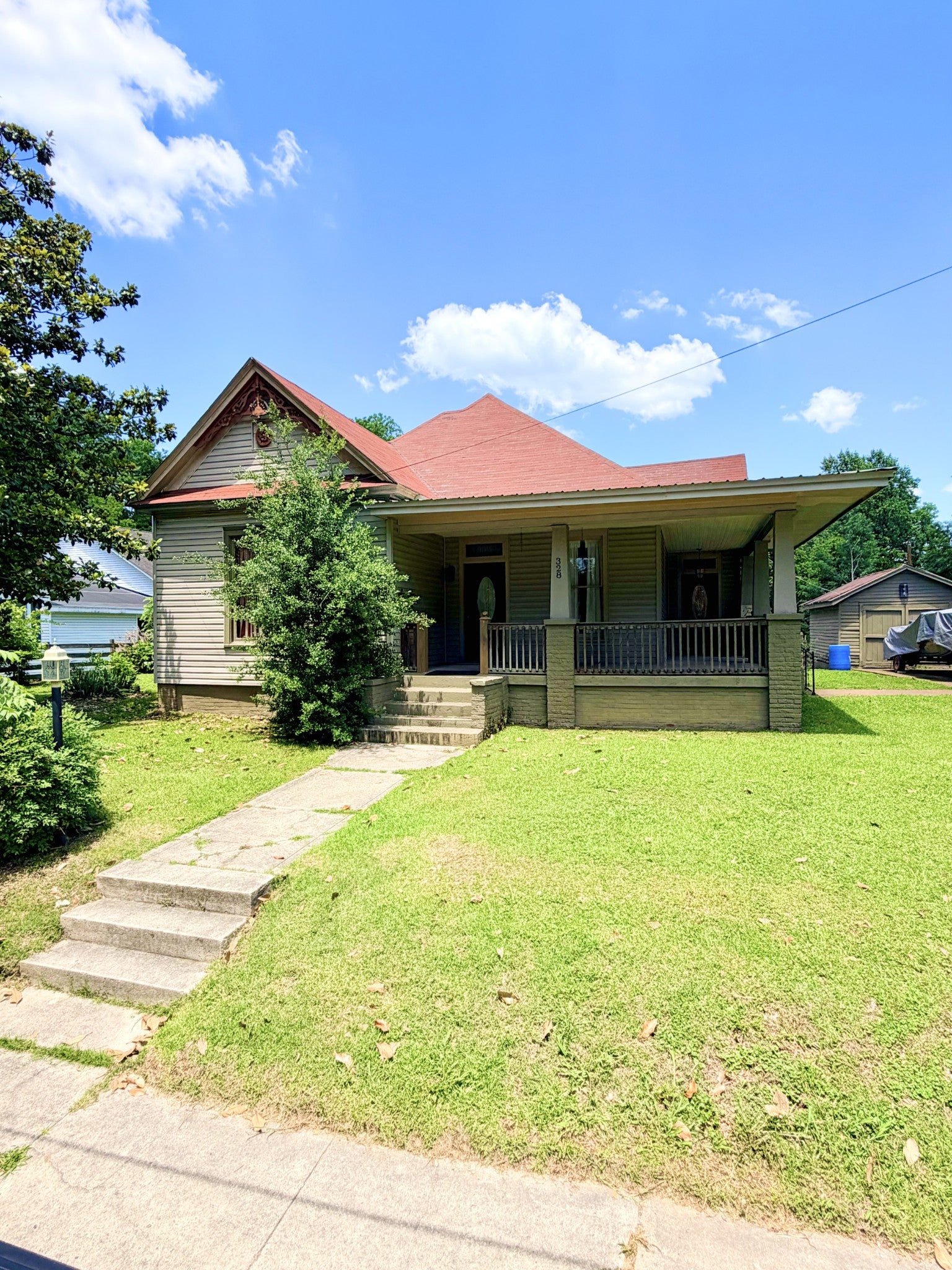 328 Head St