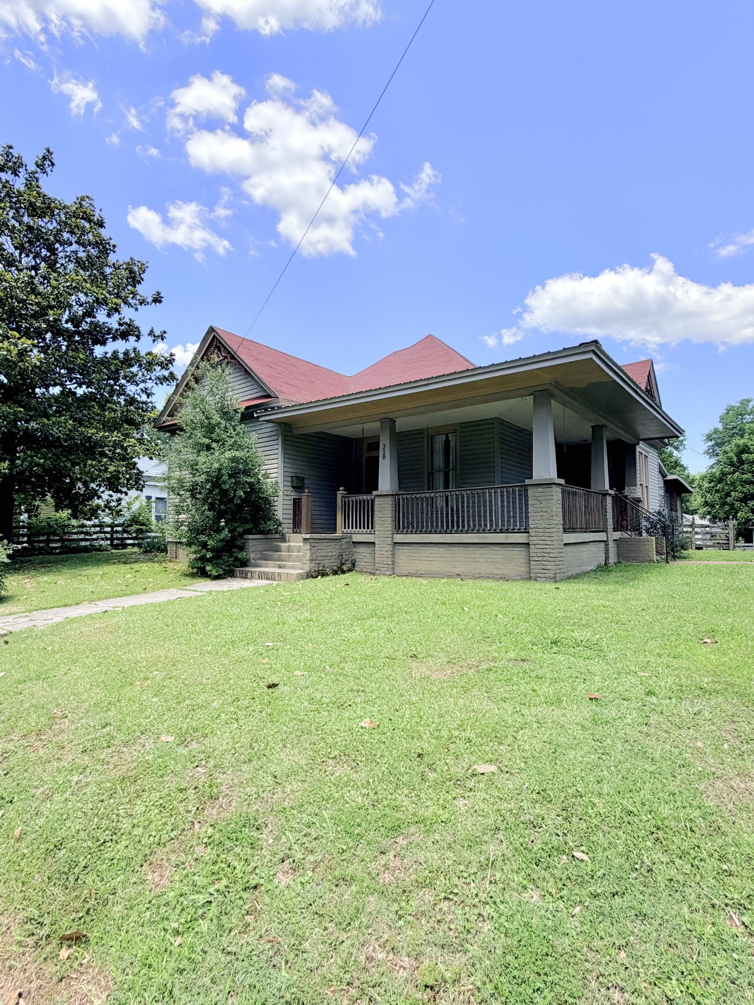 328 Head St