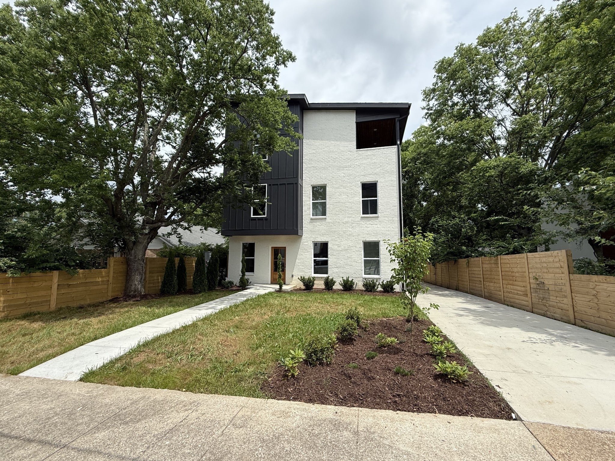 5-bed listing at 1308 Grand Ave, Nashville