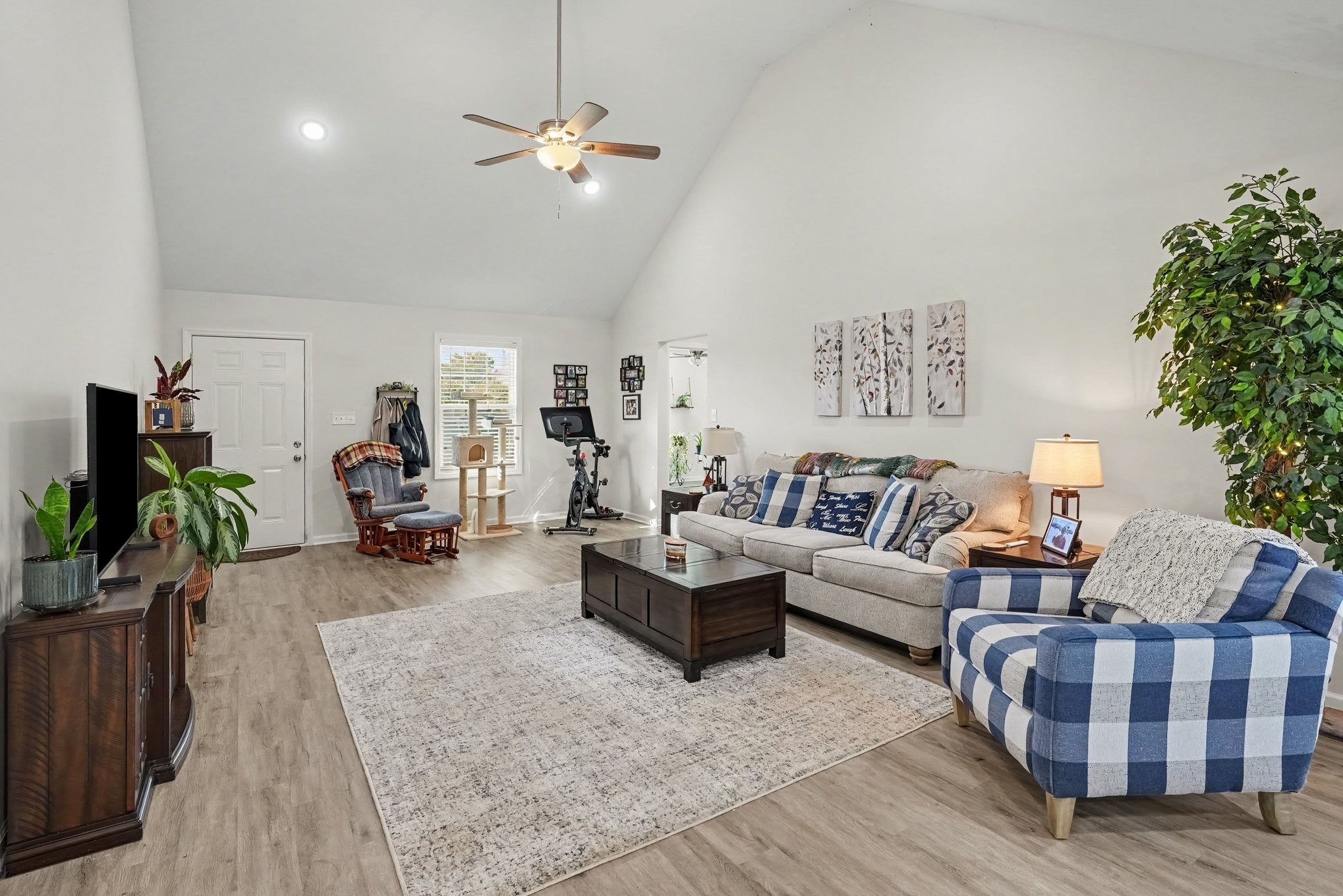 483 Shannon Ct
