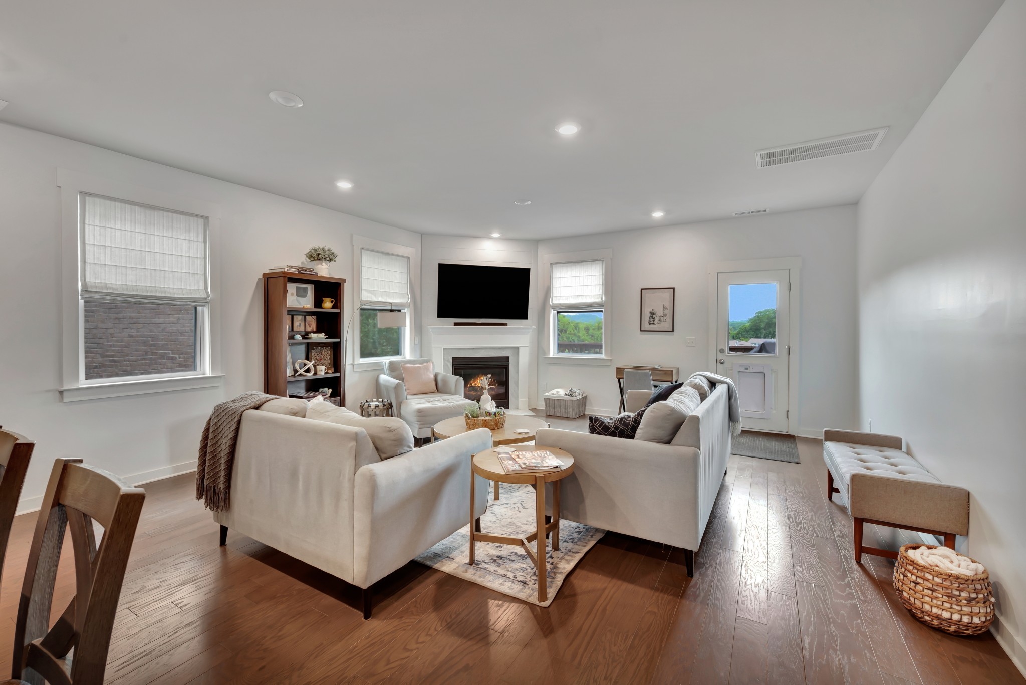 Thompsons Station, Tennessee 37179, United States, 5 Bedrooms Bedrooms, ,5 BathroomsBathrooms,Residential,Active,208640