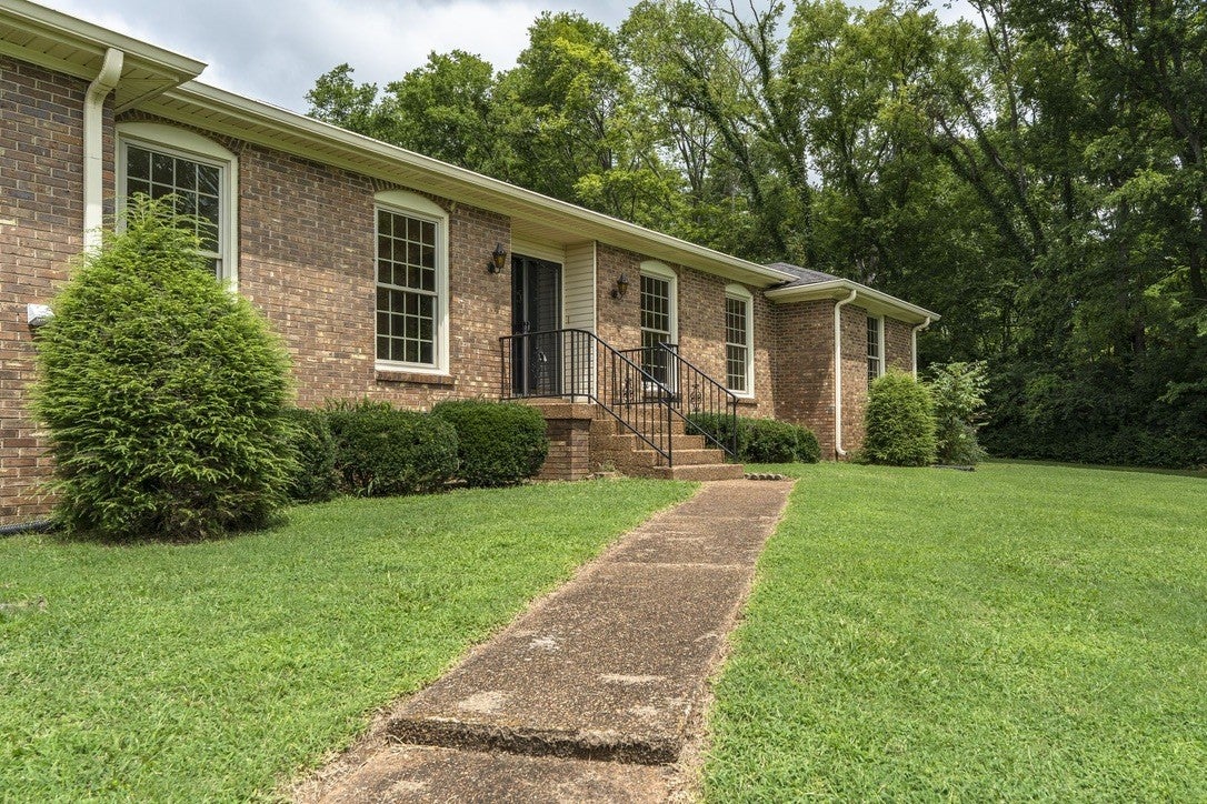 3-bed home for sale in Madison, TN 37115, 2314 East Hill Dr 2314 East Hill Dr, Madison TN 37115 3-bed home, photo 4 of 40