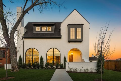 Photo of 136A 39th Ave N, Nashville, TN 37209 (MLS # 3164331)