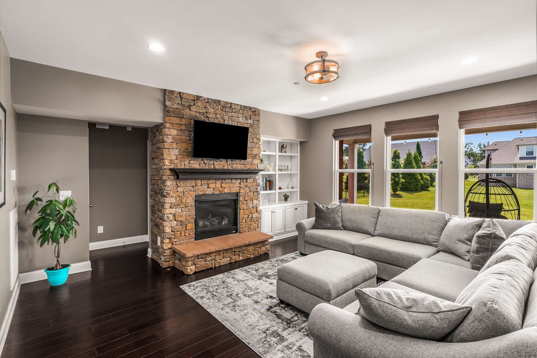 4604 Robin Ln