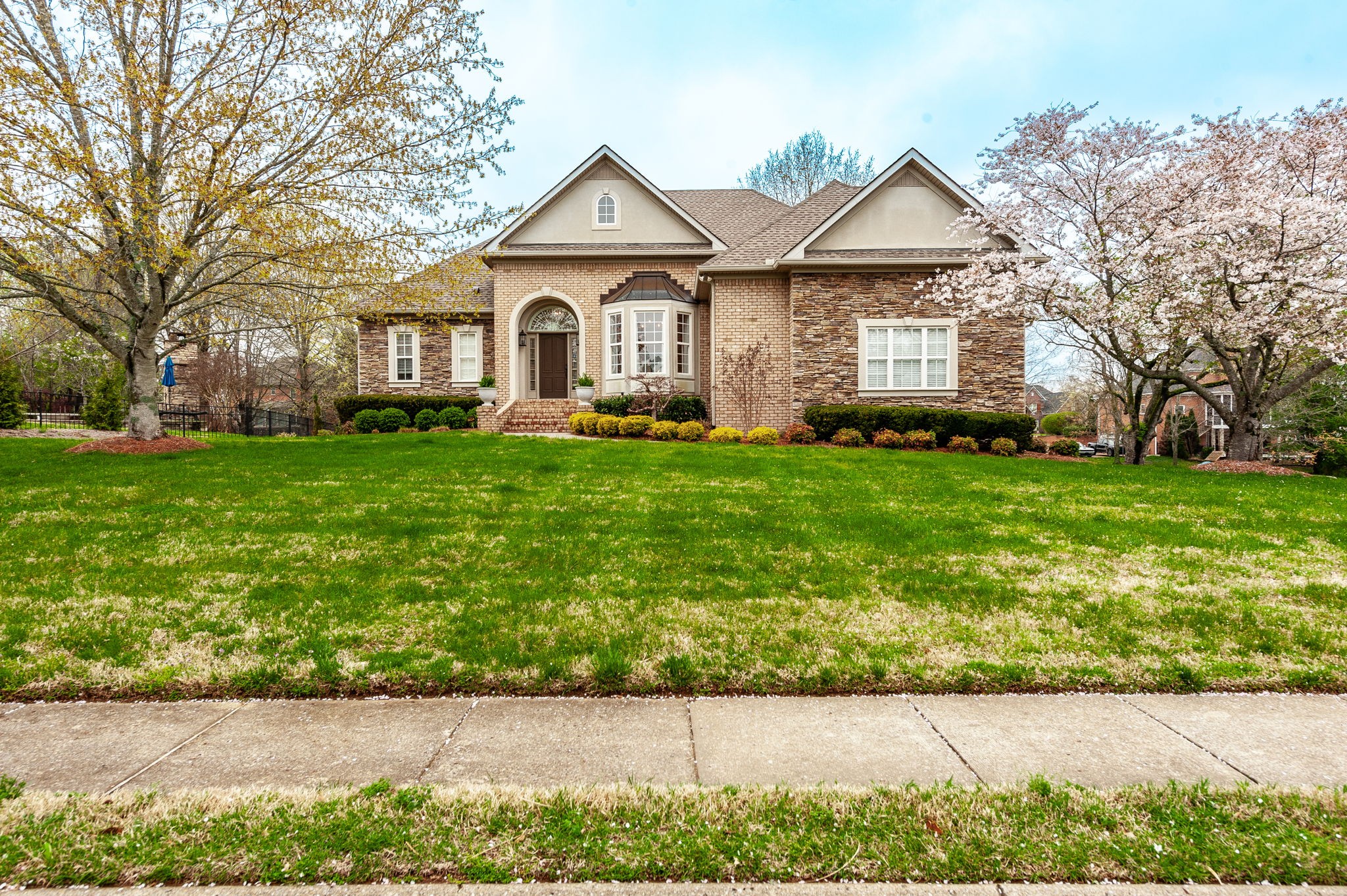 990 Wyndham Dr