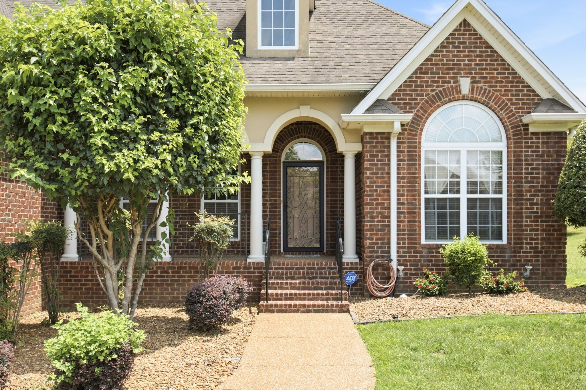 103 Lexington Dr
