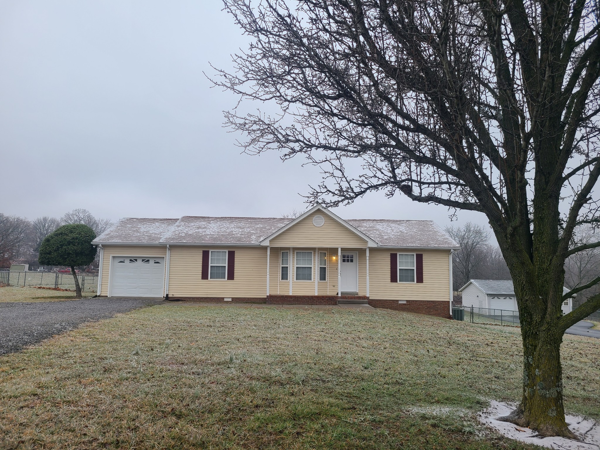 Photo 2 of 25 of 7512 Old Clarksville Pike house