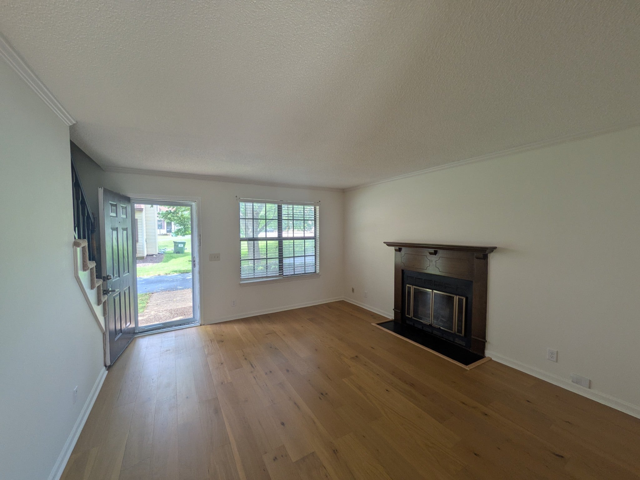 1107 Quail Ct W