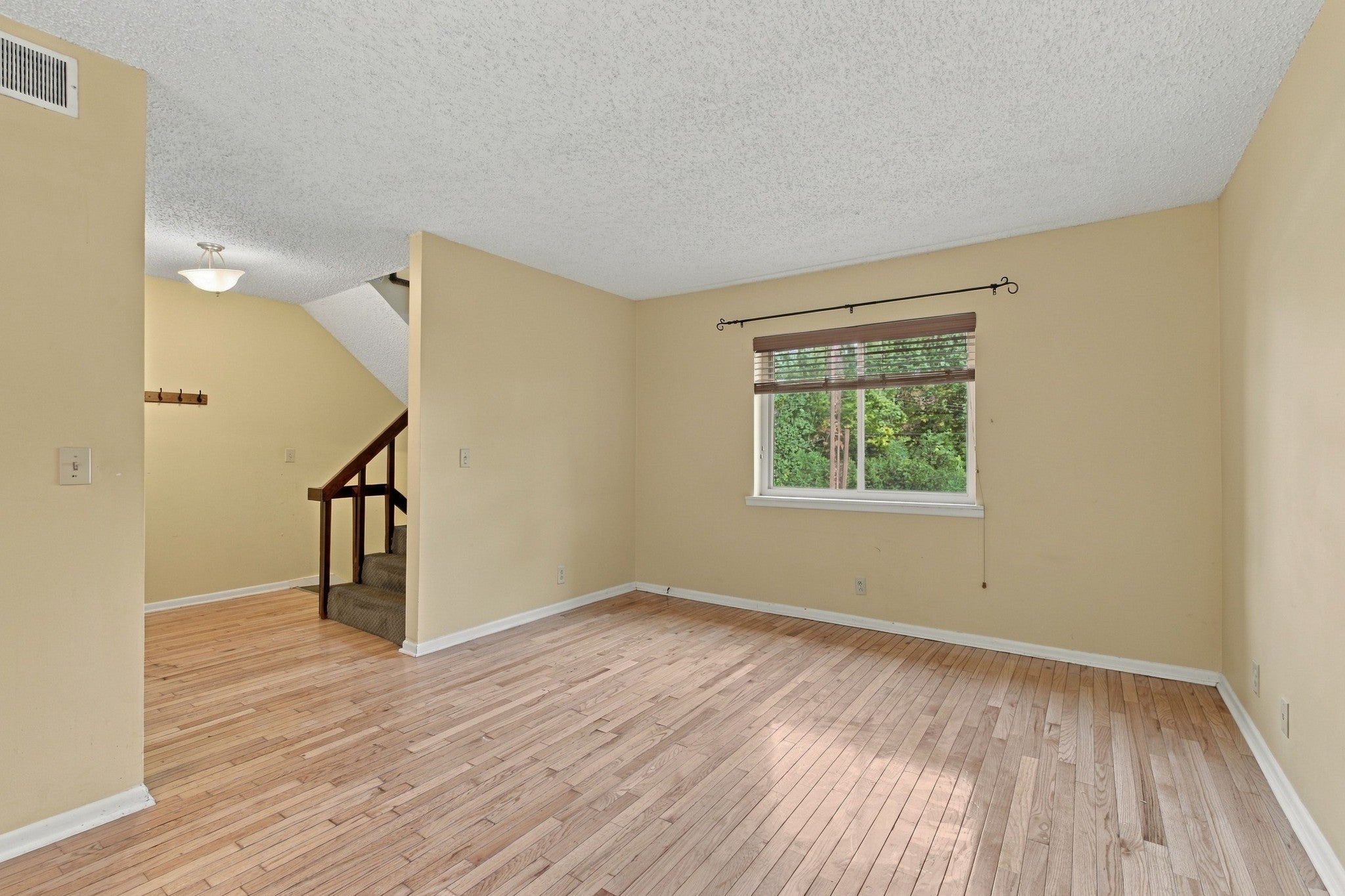 114 Summit Ridge Ct, Nashville TN 37215 2-bed home, photo 5 of 26