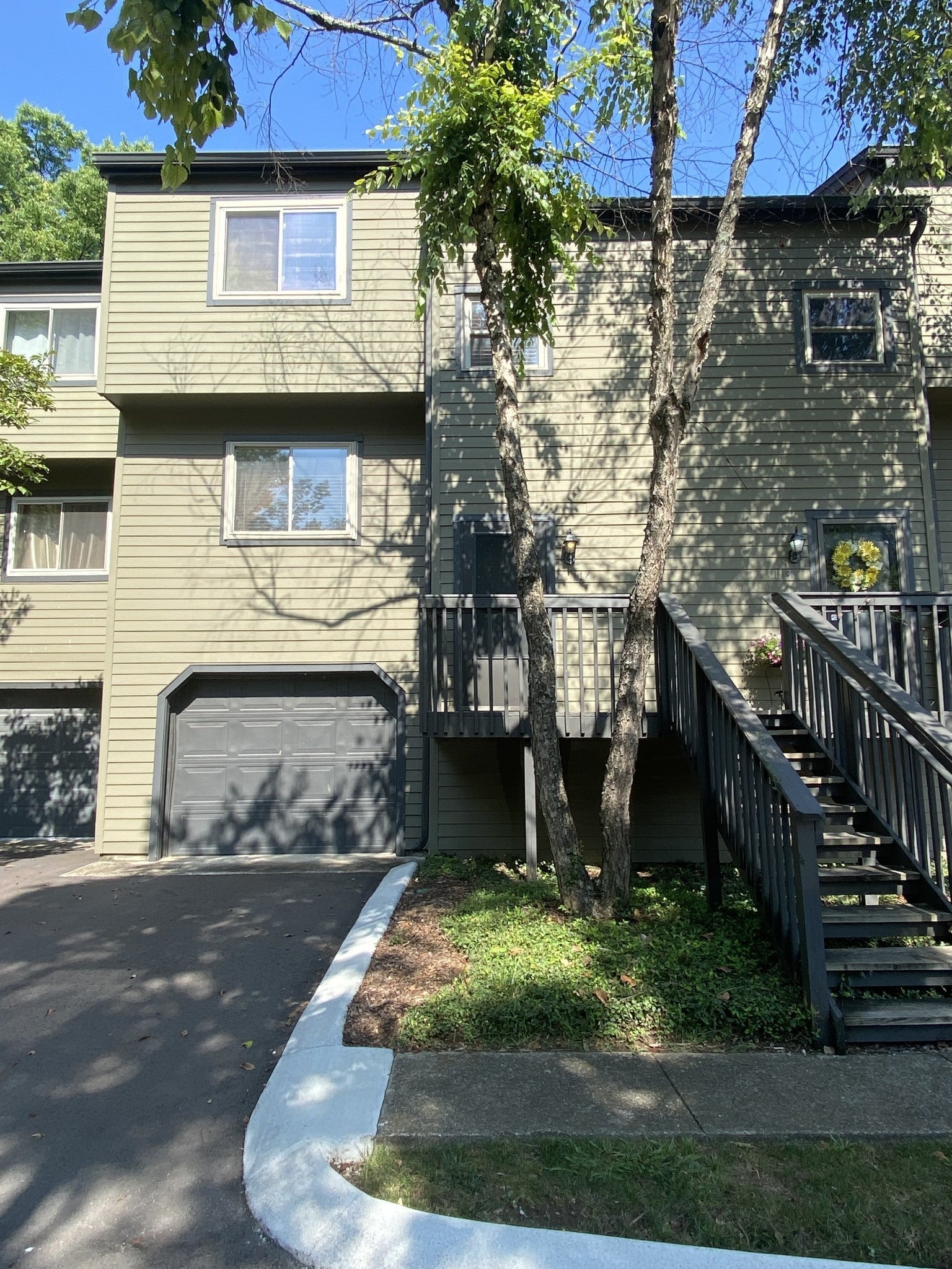 2-bed condo for sale in Nashville, TN 37215, 114 Summit Ridge Ct 114 Summit Ridge Ct, Nashville TN 37215 2-bed condo, photo 2 of 18