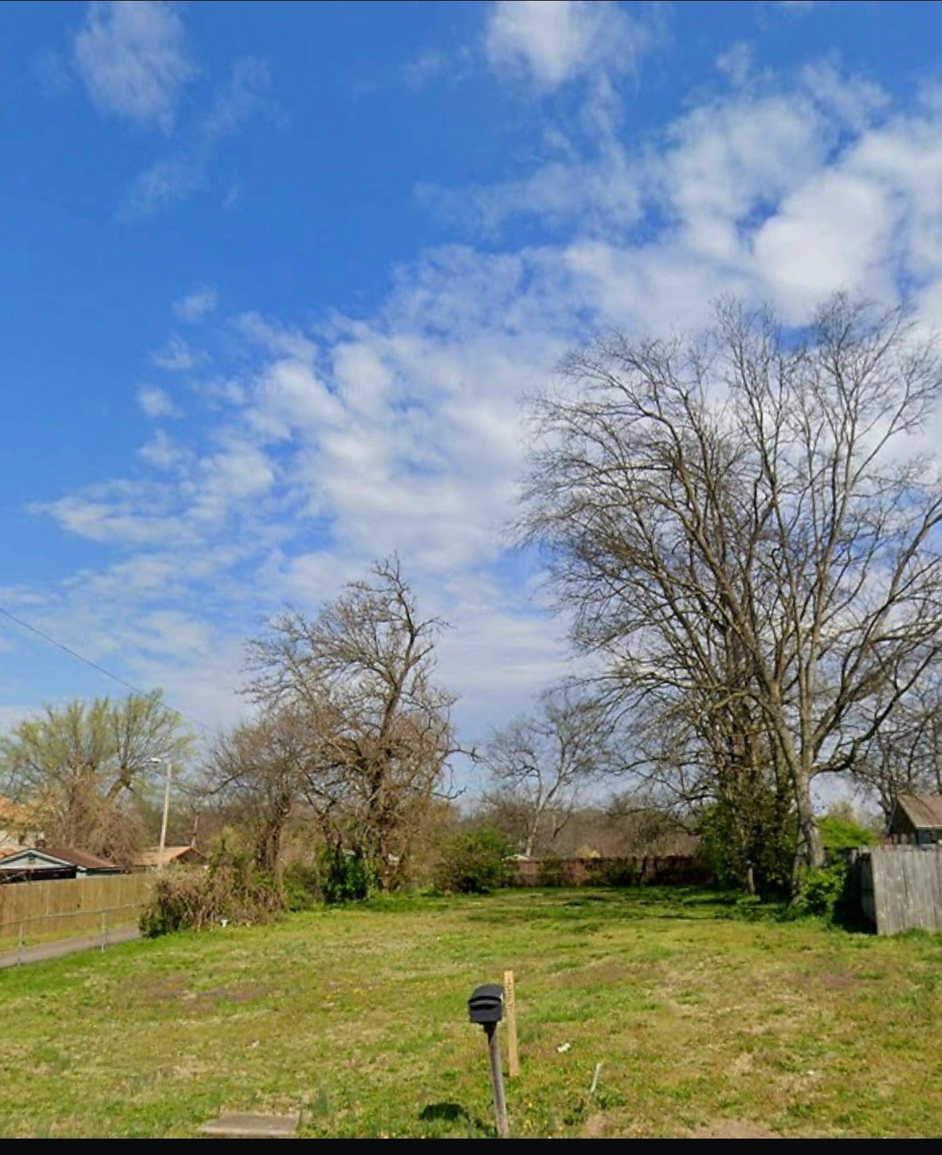 listing at 2306 Osage St, Nashville